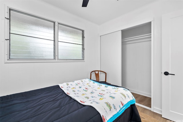 1076 Ilima Dr Unit A, Honolulu, HI 96817 - bedroom with wood finished floors, a closet, and ceiling fan