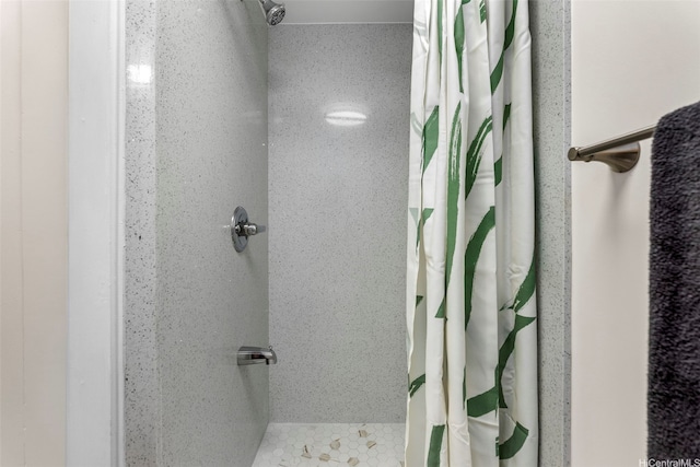 731 Amana St Unit 703, Honolulu, HI 96814 - full bathroom featuring curtained shower