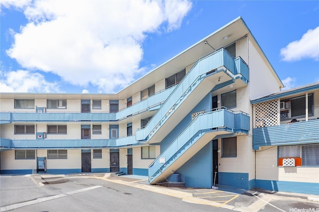 715 Umi St Unit 2B, Honolulu, HI 96819 - view of apartment building / complex