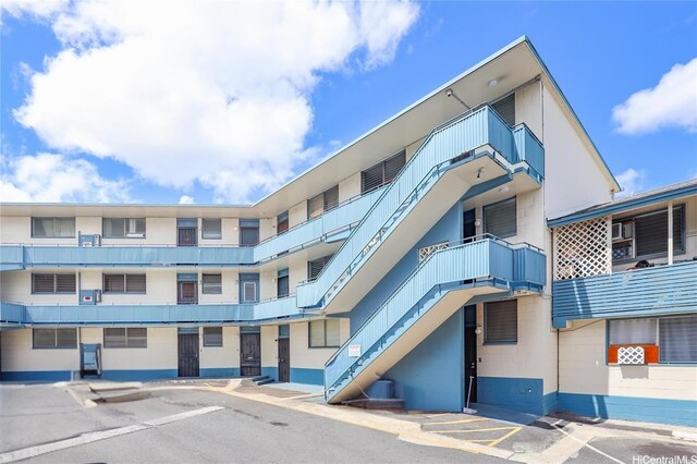 715 Umi St Unit 2B, Honolulu, HI 96819 - view of apartment building / complex