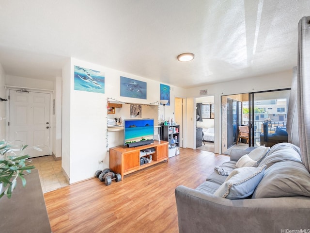 1242 Matlock Ave Unit 204, Honolulu, HI 96814 - photo 1