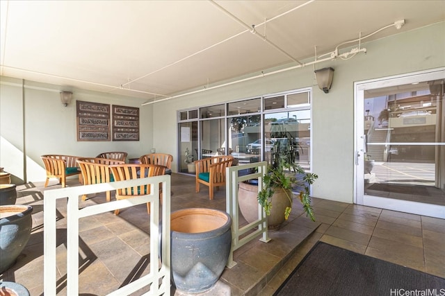 2522 Date St Unit 304, Honolulu, HI 96826 - view of sunroom / solarium