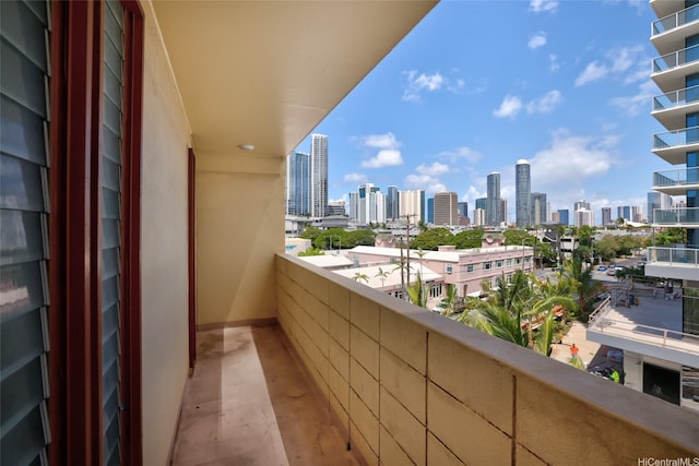 910 Ahana St Unit 508, Honolulu, HI 96814 - balcony featuring a skyline view