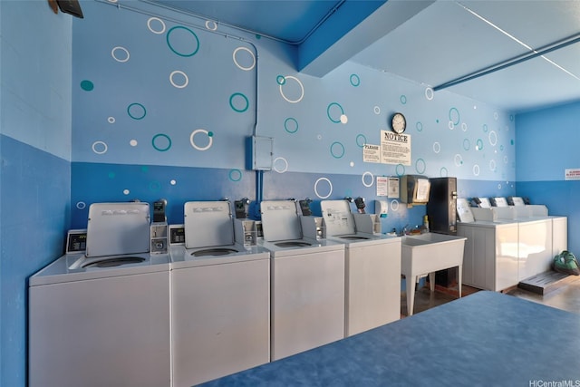 910 Ahana St Unit 508, Honolulu, HI 96814 - miscellaneous room featuring washing machine and dryer