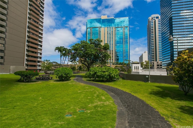 1255 Nuuanu Ave Unit E2804, Honolulu, HI 96817 - view of property's community featuring a view of city and a yard