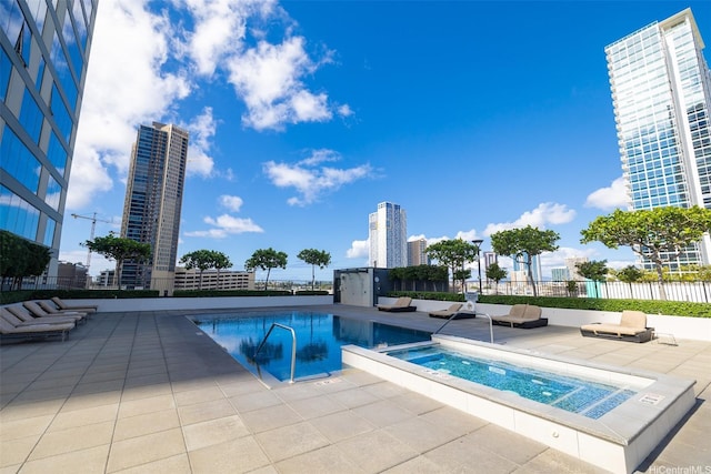 1009 Kapiolani Blvd Unit 1706, Honolulu, HI 96814 - community pool with a community hot tub and a patio