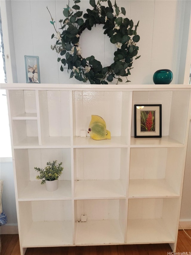 327 Hualani St Unit B, Kailua, HI 96734 - detailed view of wood finished floors
