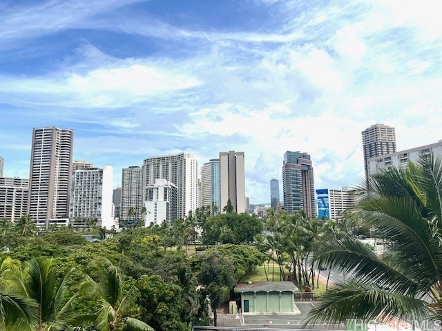 2045 Kalakaua Ave Unit 402, Honolulu, HI 96815 - skyline view