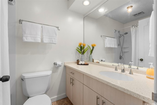 444 Lunalilo Home Rd Unit 602, Honolulu, HI 96825 - bathroom with vanity, curtained shower, and recessed lighting