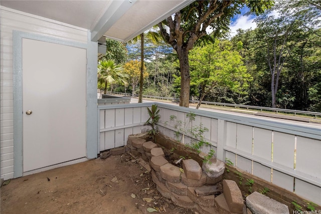 95-536 Wikao St Unit D106, Mililani, HI 96789 - sunroom with view of wooded area