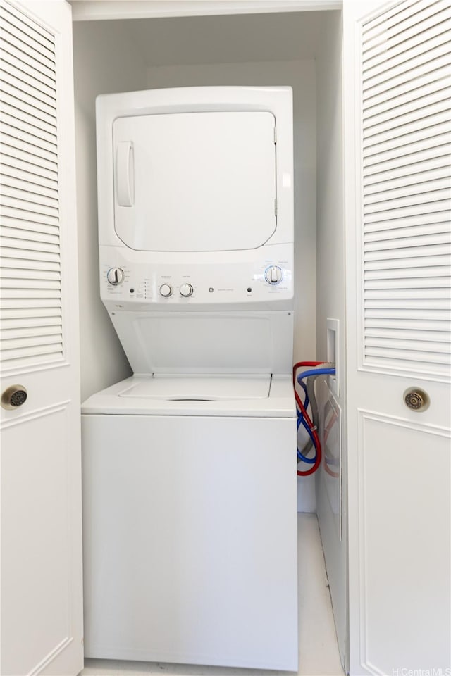 521 Hahaione St Unit 2/12H, Honolulu, HI 96825 - laundry area featuring stacked washer / dryer