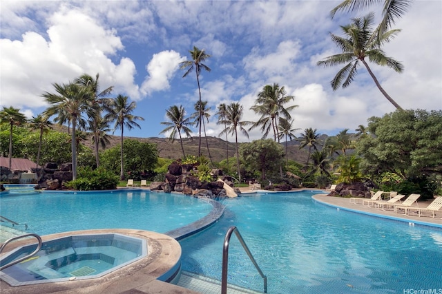 521 Hahaione St Unit 2/12H, Honolulu, HI 96825 - view of swimming pool featuring a pool with connected hot tub