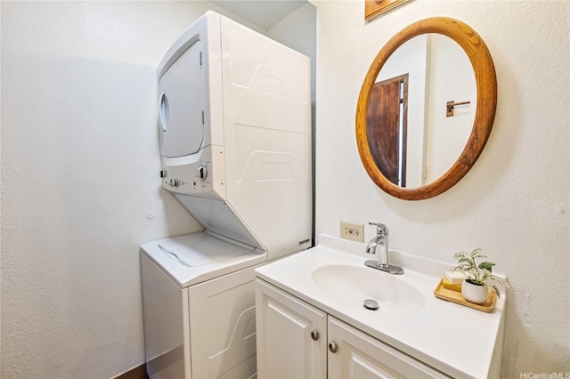 98-099 Uao Pl Unit 506, Aiea, HI 96701 - laundry room with stacked washer / drying machine