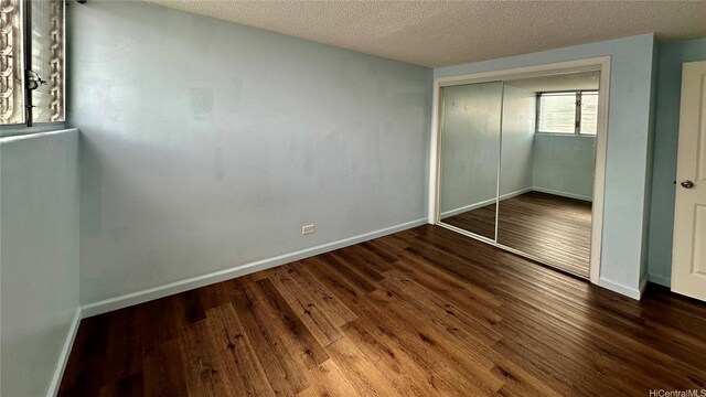 1121 Wilder Ave Unit 900B, Honolulu, HI 96822 - unfurnished bedroom featuring wood finished floors, a closet, and a textured ceiling