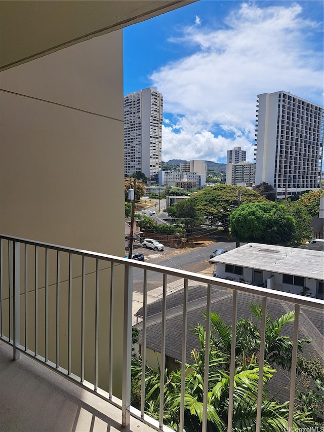 1650 Piikoi St Unit 403, Honolulu, HI 96822 - balcony featuring a view of city