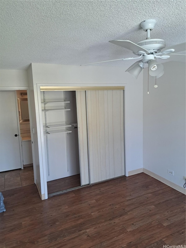 1650 Piikoi St Unit 403, Honolulu, HI 96822 - unfurnished bedroom featuring a textured ceiling, wood finished floors, a ceiling fan, and a closet
