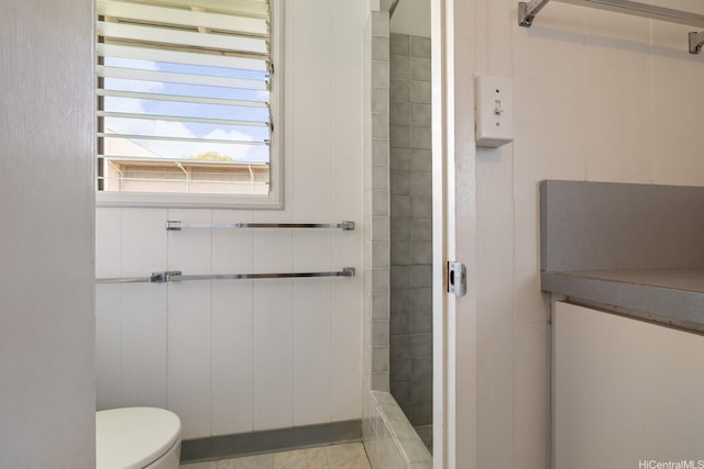 44 Akamu Pl, Honolulu, HI 96817 - bathroom featuring a tile shower and toilet