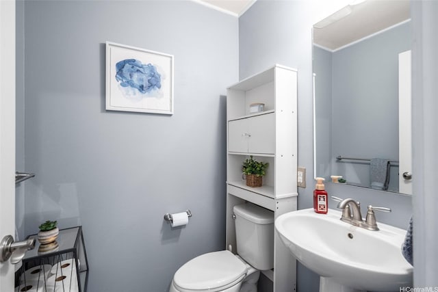 91-3633 Kauluakoko St Unit 412, Ewa Beach, HI 96706 - bathroom with a sink and ornamental molding
