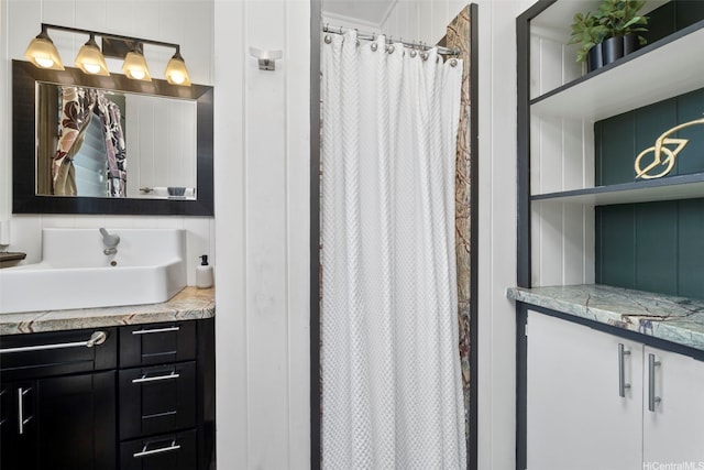 2633B Nahaku Pl Unit H, Honolulu, HI 96826 - full bathroom with vanity and a shower with curtain