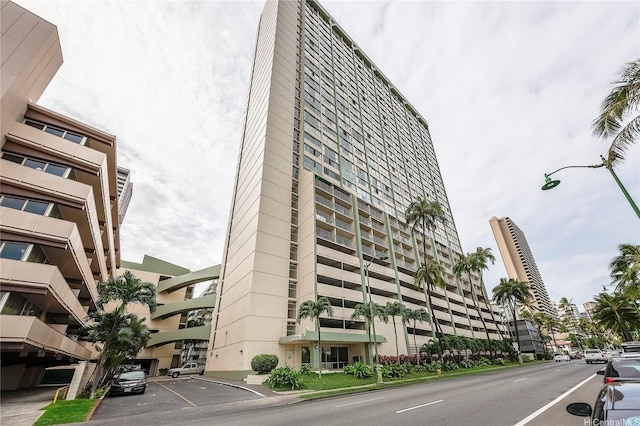 2211 Ala Wai Blvd Unit 3201, Honolulu, HI 96815 - view of property with uncovered parking