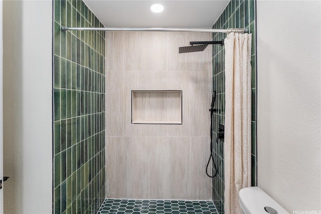 333 Aoloa St Unit 214, Kailua, HI 96734 - full bathroom featuring a tile shower and toilet