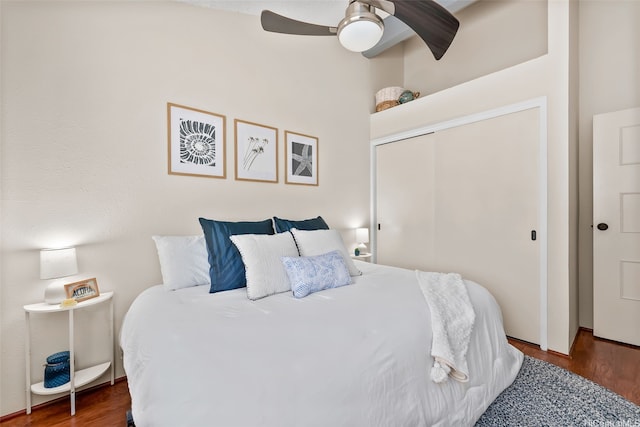 46-036 Aliikane Pl Unit 522, Kaneohe, HI 96744 - bedroom featuring wood finished floors, a closet, and a ceiling fan