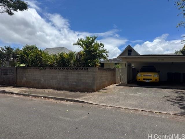 95-595 Naholoholo St, Mililani, HI 96789 - view of side of property with a fenced front yard and driveway