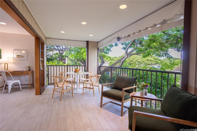 3721 Kanaina Ave Unit 201, Honolulu, HI 96815 - view of sunroom / solarium