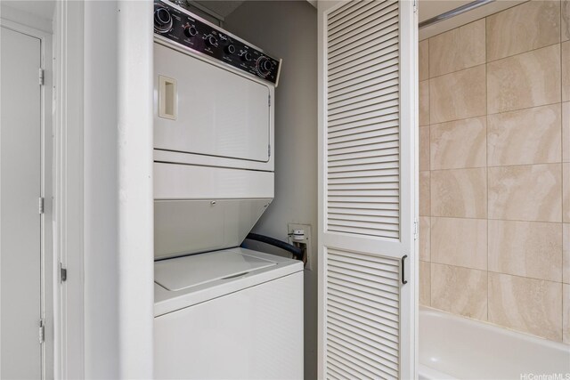 1212 Nuuanu Ave Unit 3402, Honolulu, HI 96817 - laundry room featuring estacked washer and dryer