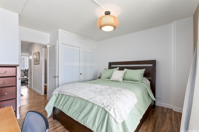 1720 Ala Moana Blvd Unit 1101B, Honolulu, HI 96815 - bedroom featuring wood finished floors, a closet, and a textured ceiling