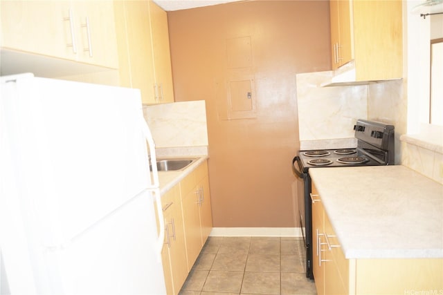 98-1038 Moanalua Rd Unit 7-1706, Aiea, HI 96701 - kitchen with freestanding refrigerator, stainless steel electric range oven, backsplash, and light countertops