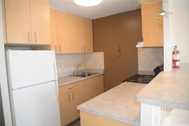 98-1038 Moanalua Rd Unit 7-1706, Aiea, HI 96701 - kitchen featuring freestanding refrigerator, a peninsula, light countertops, and decorative backsplash