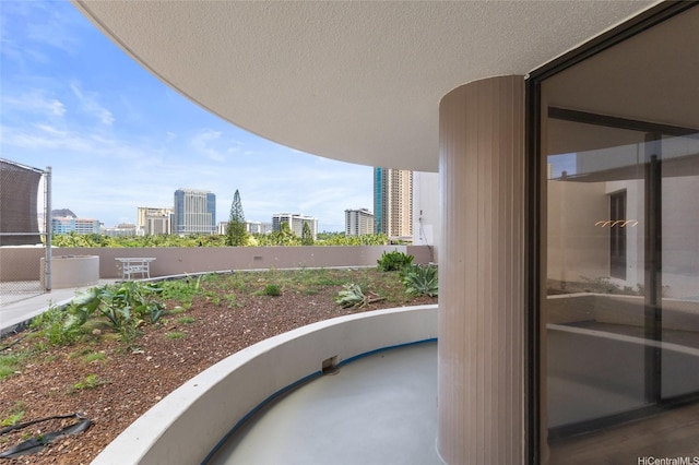 1910 Ala Moana Blvd Unit 7D, Honolulu, HI 96815 - balcony featuring a city view