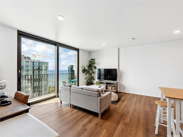 987 Queen St Unit 4112, Honolulu, HI 96814 - living room featuring wood finished floors, recessed lighting, and expansive windows