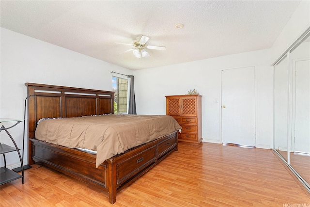 94-170 Apele Pl, Mililani, HI 96789 - bedroom featuring light wood-style flooring, a ceiling fan, and a textured ceiling