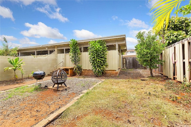 94-170 Apele Pl, Mililani, HI 96789 - fenced backyard with a fire pit