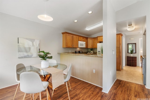 92-1487-A Aliinui Dr Unit 27A, Kapolei, HI 96707 - dining room featuring lofted ceiling, wood finished floors, and recessed lighting