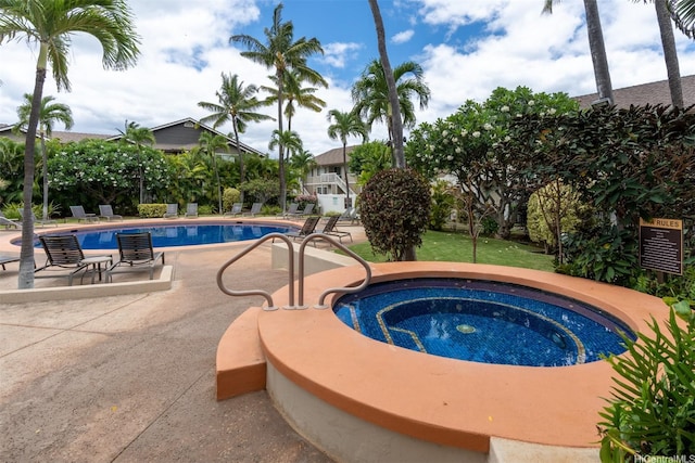 92-1487-A Aliinui Dr Unit 27A, Kapolei, HI 96707 - community pool with an in-ground hot tub and a patio