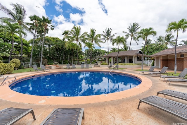 92-1487-A Aliinui Dr Unit 27A, Kapolei, HI 96707 - community pool with a patio area
