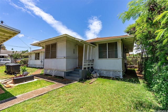 1242 16th Ave, Honolulu, HI 96816 - view of front facade with a front lawn