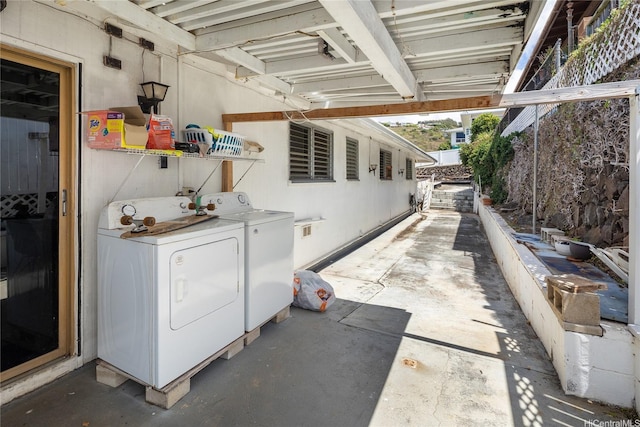 5333 Puahia Pl, Honolulu, HI 96821 - view of patio / terrace with independent washer and dryer