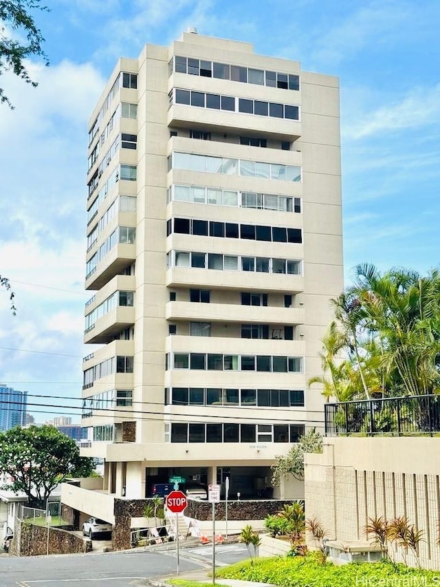 1025 Wilder Ave Unit 12B, Honolulu, HI 96822 - view of apartment building / complex