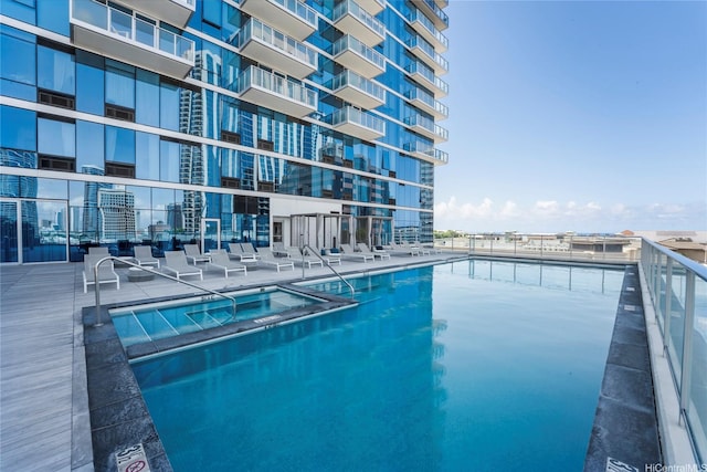 629 Keeaumoku St Unit 2408, Honolulu, HI 96814 - view of swimming pool
