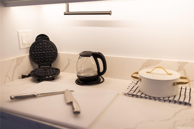 1911 Kalakaua Ave Unit 209, Honolulu, HI 96815 - detailed view of decorative backsplash