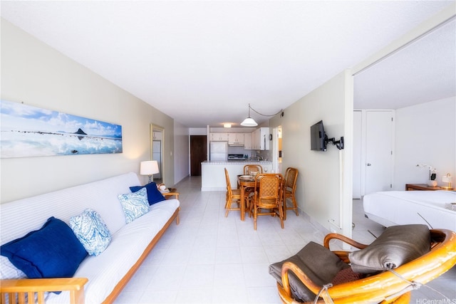 2452 Tusitala St Unit 804, Honolulu, HI 96815 - view of living area