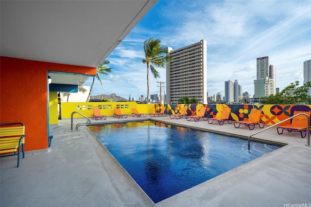 2740 Kuilei St Unit 803, Honolulu, HI 96826 - community pool with a view of city