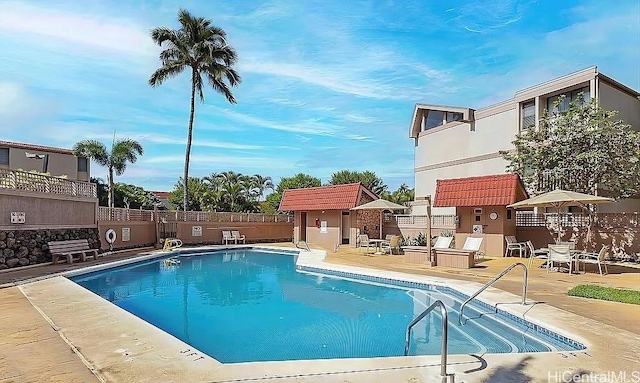 84-754 Ala Mahiku St Unit 1248B, Waianae, HI 96792 - community pool with a patio