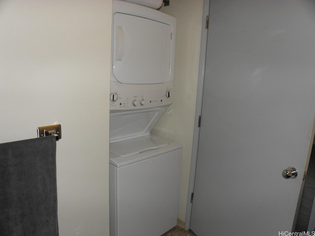 94-542 Kupuohi St Unit 103, Waipahu, HI 96797 - laundry room with stacked washer and clothes dryer