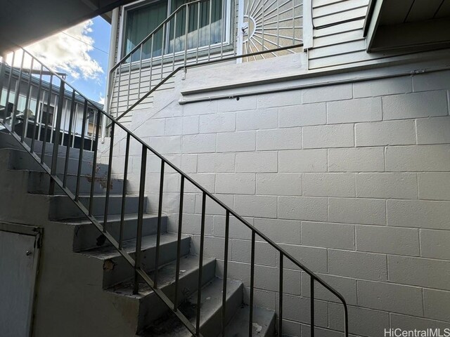 99-146 Kulina St, Aiea, HI 96701 - view of stairs