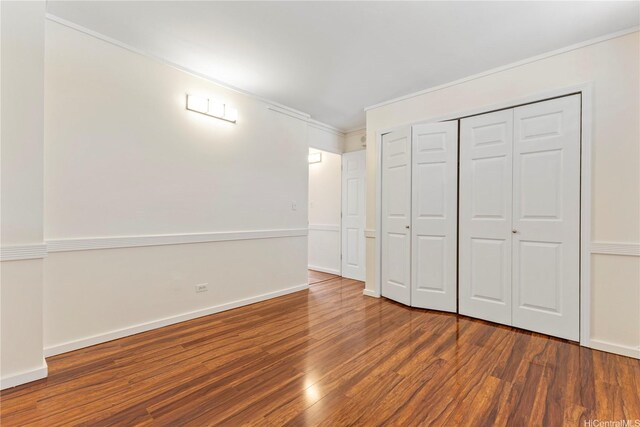 46-255 Kahuhipa St Unit A1100, Kaneohe, HI 96744 - unfurnished bedroom with wood finished floors, ornamental molding, and a closet